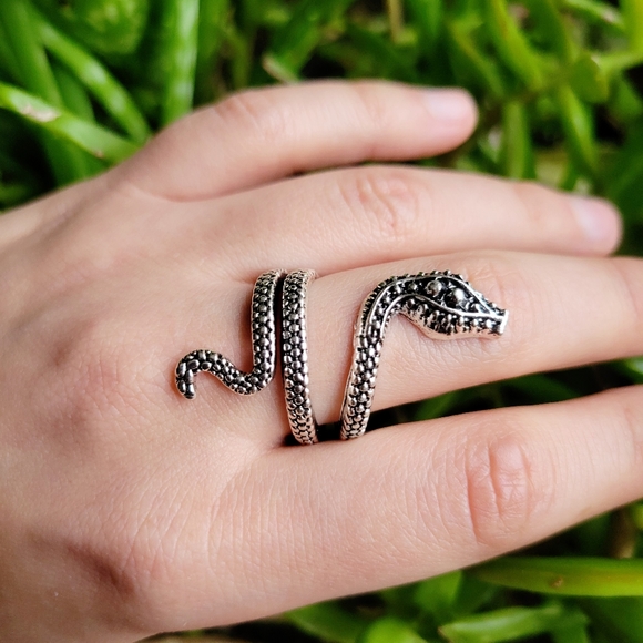 New Classic Silver Snake Ring - Picture 6 of 8